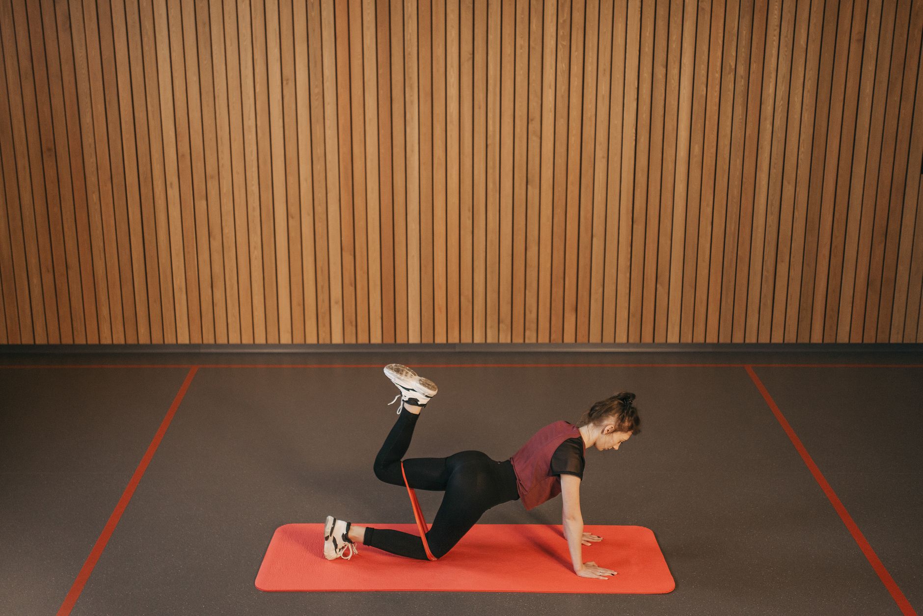 Bandes élastiques ou poids libres pour l'entraînement à domicile